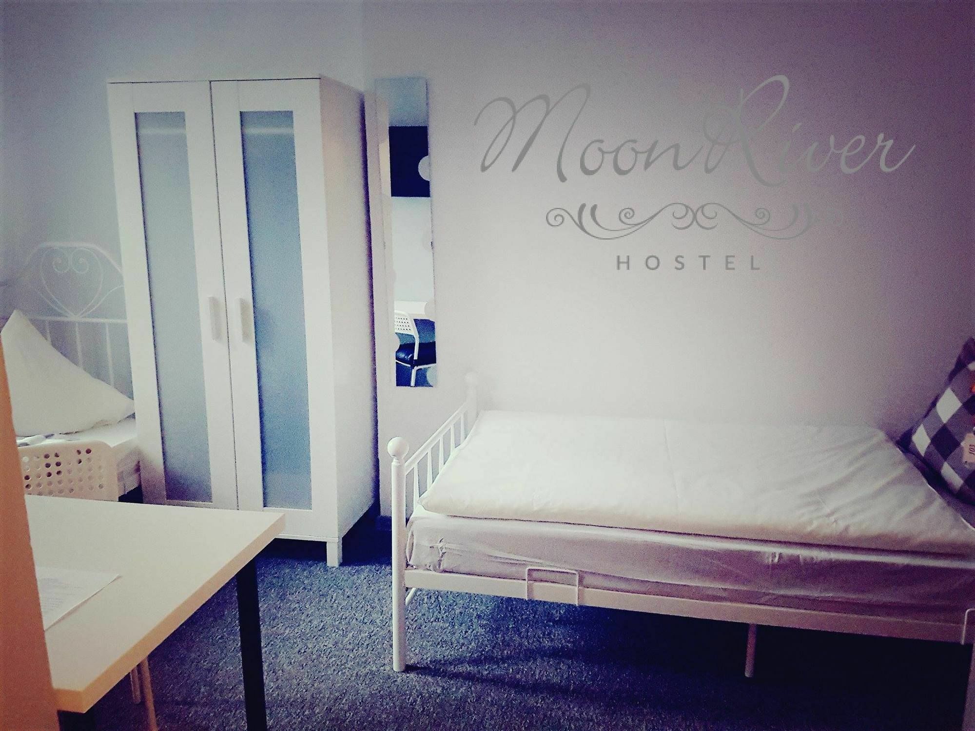 Moonriver Inn Varsovia Exterior foto
