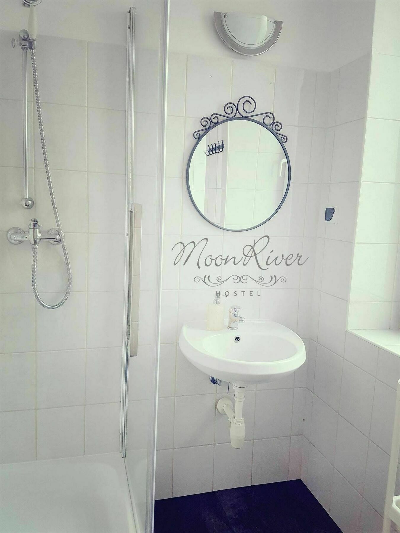 Moonriver Inn Varsovia Exterior foto